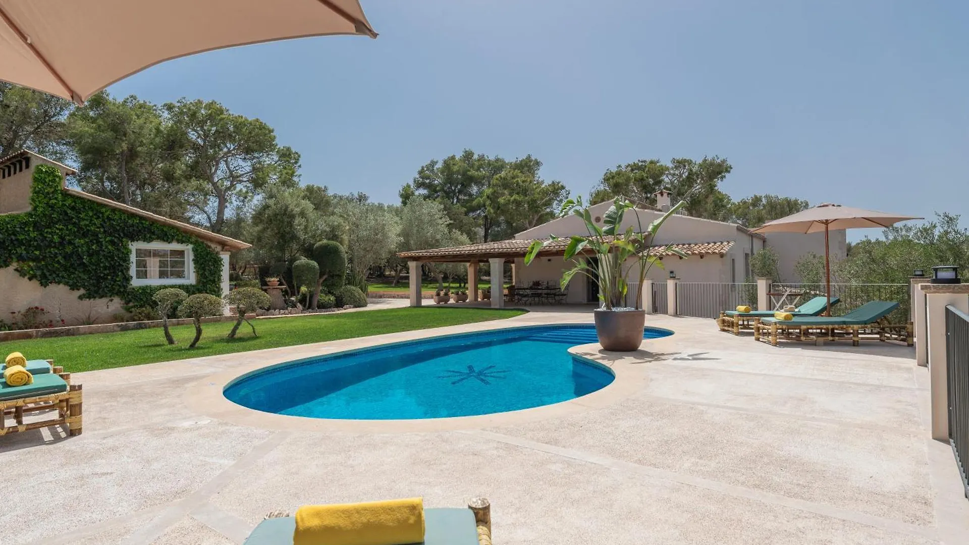 New! Villa Ses Rotes, Cala Sa Nau, Mallorca contacts